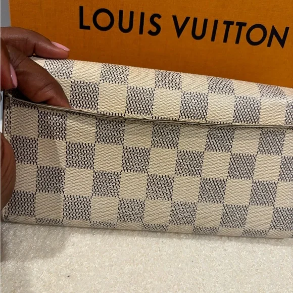 Louis Vuitton Sarah Damier Azur Wallet - Cream and Gray - Picture 7 of 7